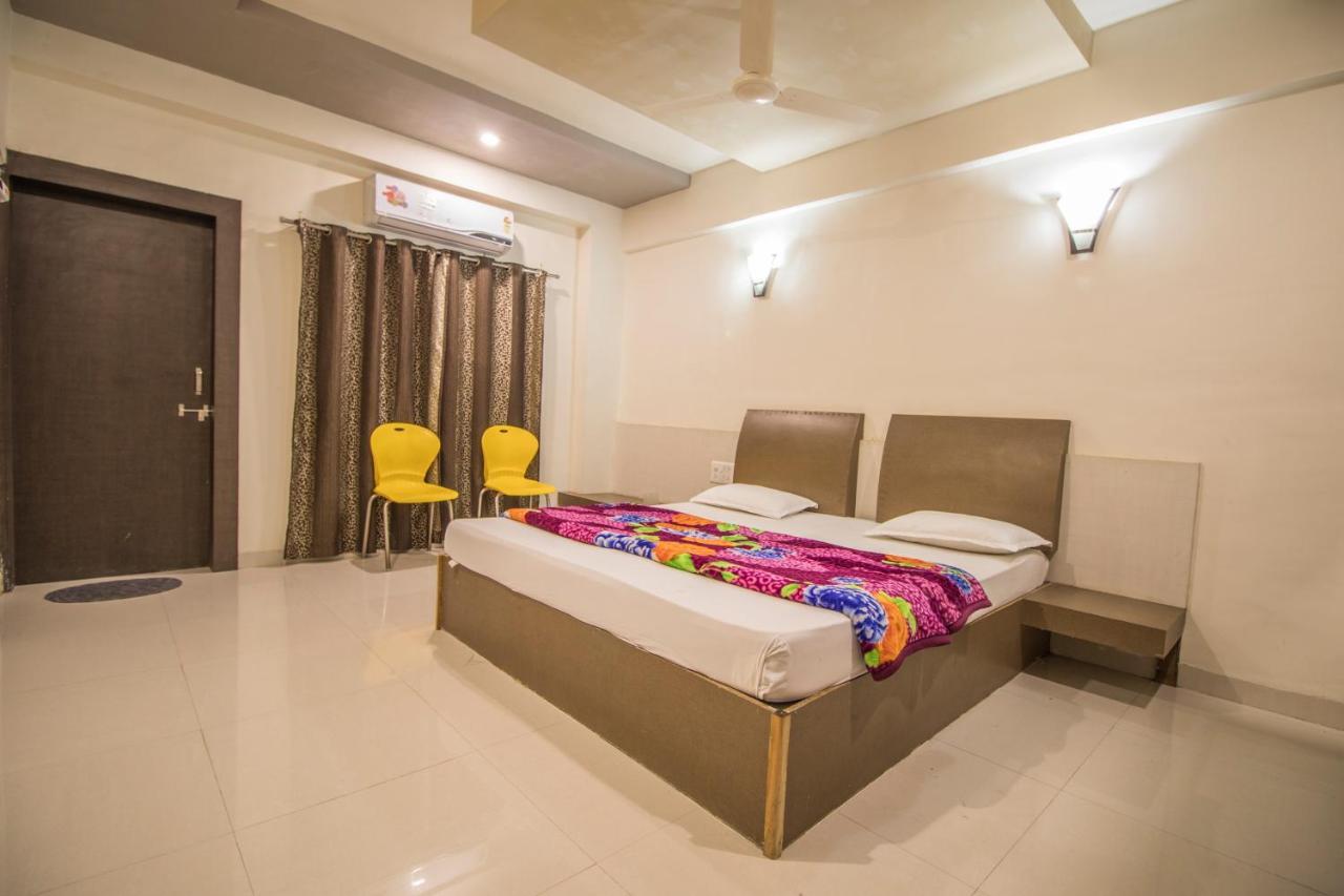 Hotel Yogiraj Palace Shegaon Luaran gambar