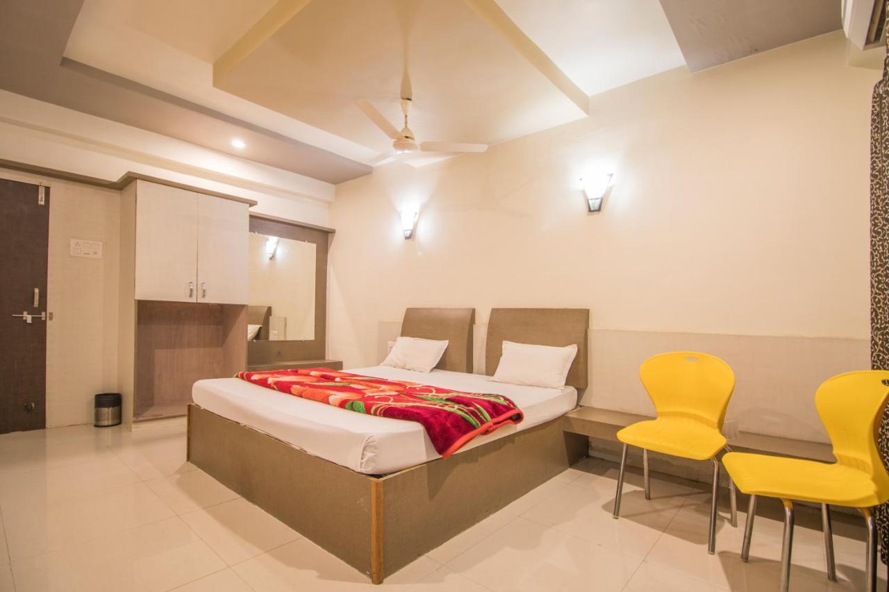 Hotel Yogiraj Palace Shegaon Luaran gambar