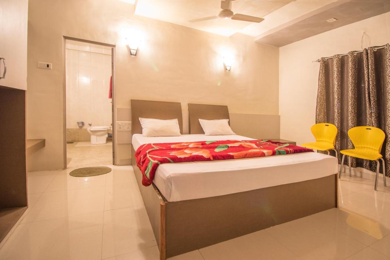 Hotel Yogiraj Palace Shegaon Luaran gambar