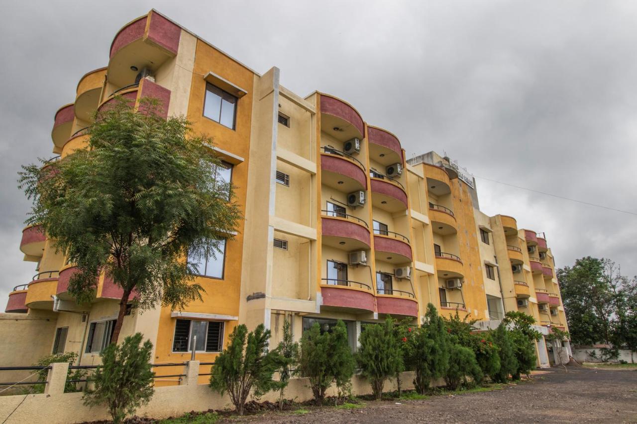 Hotel Yogiraj Palace Shegaon Luaran gambar