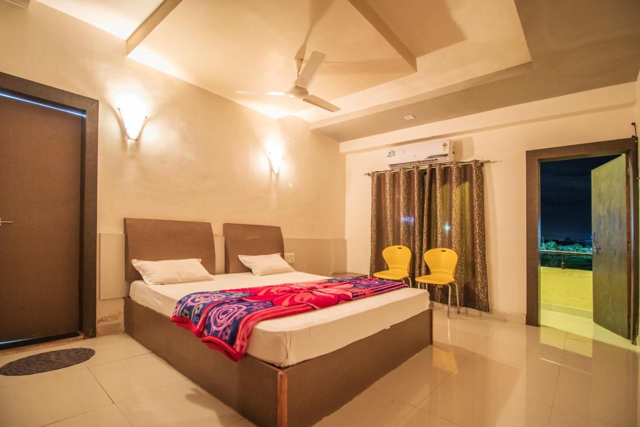 Hotel Yogiraj Palace Shegaon Luaran gambar